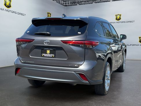 Used 2023 Toyota Highlander Limited FWD image 5