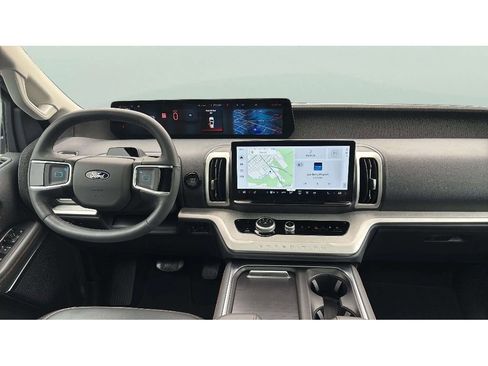 Used 2025 Ford Expedition Active AWD/4WD image 16