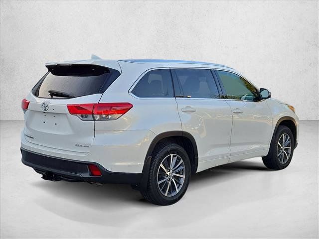 Used 2018 Toyota Highlander XLE AWD/4WD image 5