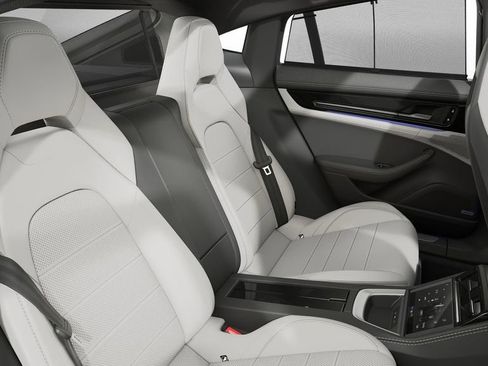 Certified 2025 Porsche Panamera 4S image 6