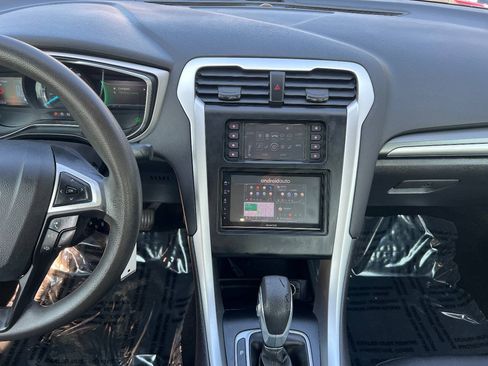 Used 2014 Ford Fusion SE FWD image 31