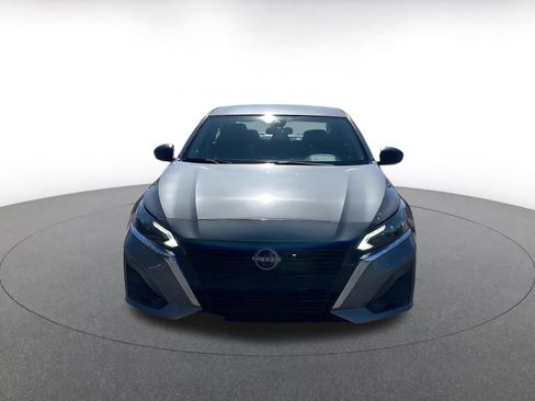 Used 2025 Nissan Altima 2.5 SV FWD image 4