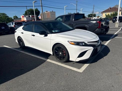 Used 2019 Toyota Camry SE FWD image 1