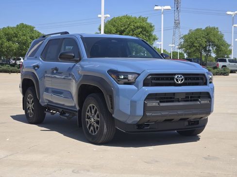 New 2026 Toyota 4Runner SR5 AWD/4WD image 2