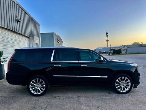 Used 2018 Cadillac Escalade ESV Premium Luxury AWD/4WD image 8
