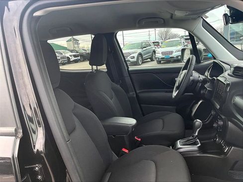Used 2023 Jeep Renegade Latitude image 11