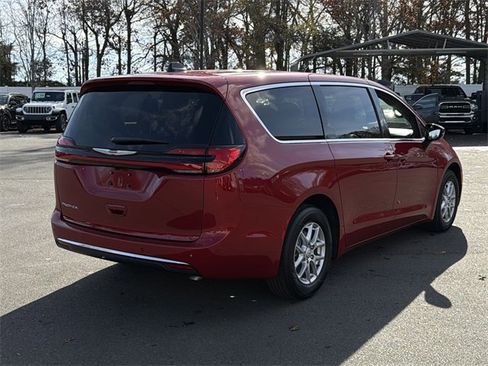 New 2026 Chrysler Pacifica Select image 12