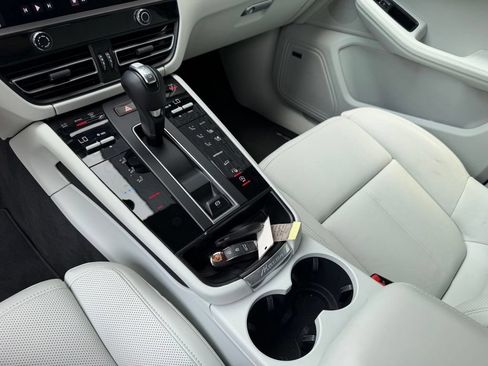 Certified 2026 Porsche Macan S AWD/4WD image 21