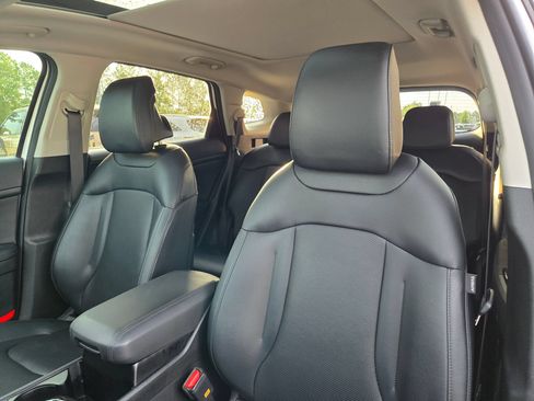 Used 2025 Kia Sportage EX w/ Premium Package FWD image 24