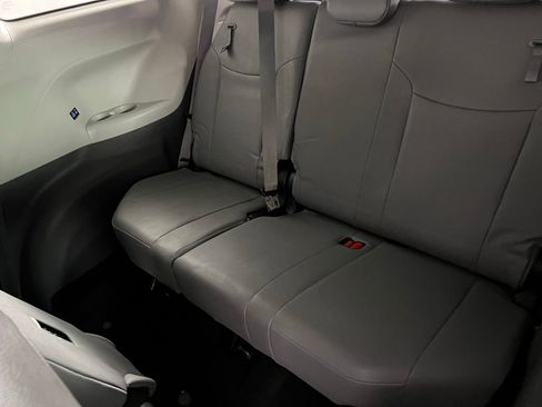 Used 2024 Toyota Sienna XLE image 27