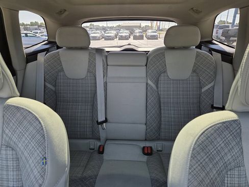 Used 2022 Volvo XC60 B5 Momentum image 21