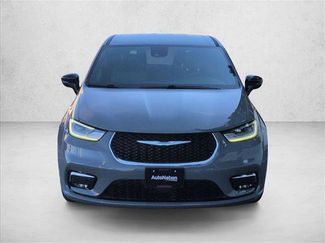 Used 2025 Chrysler Pacifica Select video 2