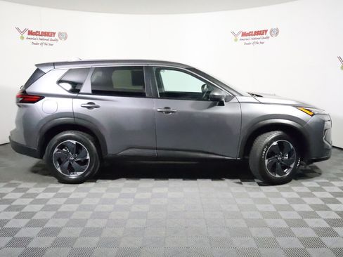 Used 2024 Nissan Rogue SV AWD/4WD image 3
