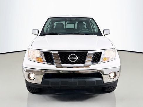 Used 2016 Nissan Frontier SL w/ Moonroof Package AWD/4WD image 2