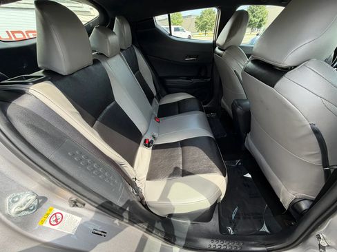 Used 2018 Toyota C-HR XLE FWD image 31