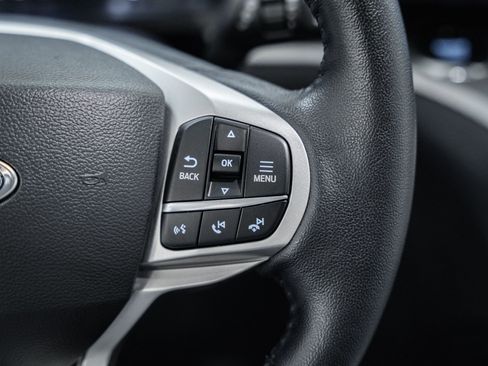 Certified 2022 Ford Explorer XLT w/ Equipment Group 202A image 33