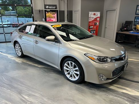 Used 2013 Toyota Avalon Limited w/ Technology Pkg FWD image 26