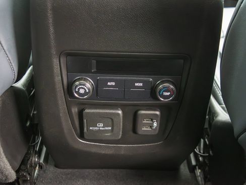 Used 2021 Buick Enclave Essence image 34