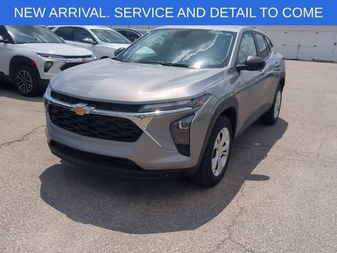 Certified 2024 Chevrolet Trax LS FWD image 13