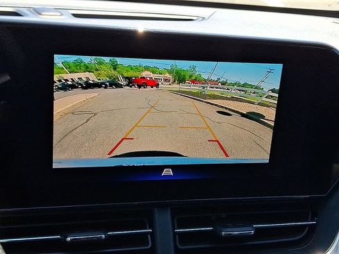 Certified 2024 Chevrolet Trax RS w/ Sunroof Package FWD image 4