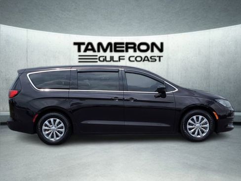 Used 2017 Chrysler Pacifica Touring w/ Tire & Wheel Group FWD image 8
