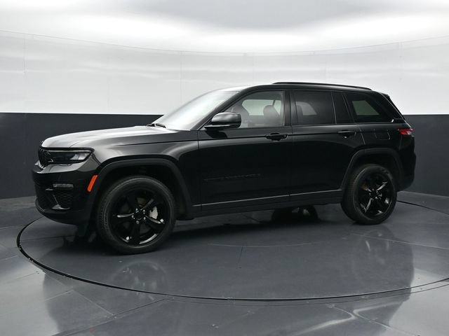 Used 2023 Jeep Grand Cherokee Limited w/ Black Appearance Package AWD/4WD image 6