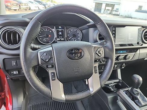 Used 2022 Toyota Tacoma SR5 AWD/4WD image 15