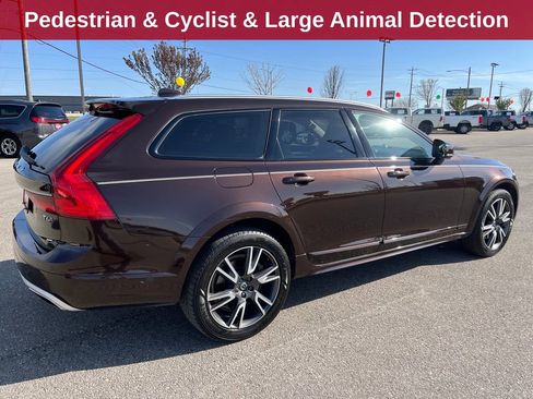 Used 2017 Volvo V90 T6 Cross Country AWD/4WD image 5