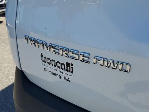 Used 2023 Chevrolet Traverse LT image 8