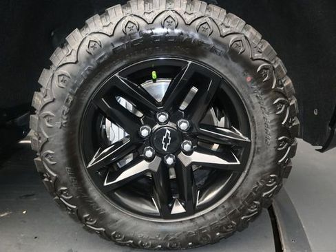 Used 2021 Chevrolet Silverado 1500 Custom Trail Boss AWD/4WD image 14