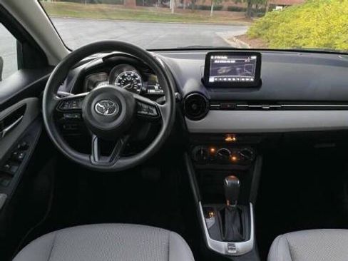 Used 2019 Toyota Yaris L FWD image 2