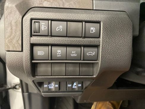 Used 2025 Toyota Tacoma Limited AWD/4WD image 17