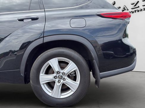 Used 2020 Toyota Highlander LE AWD/4WD image 24