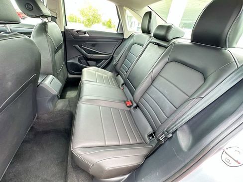 Used 2024 Volkswagen Jetta SE FWD image 23