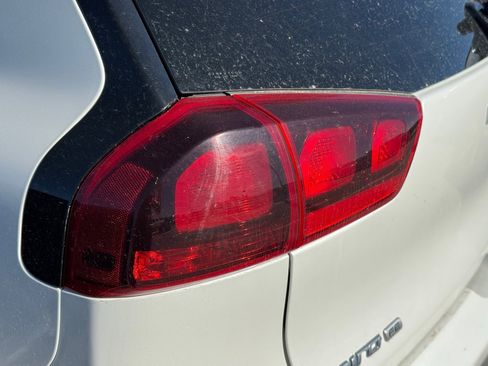 Used 2022 Kia Niro LX image 7