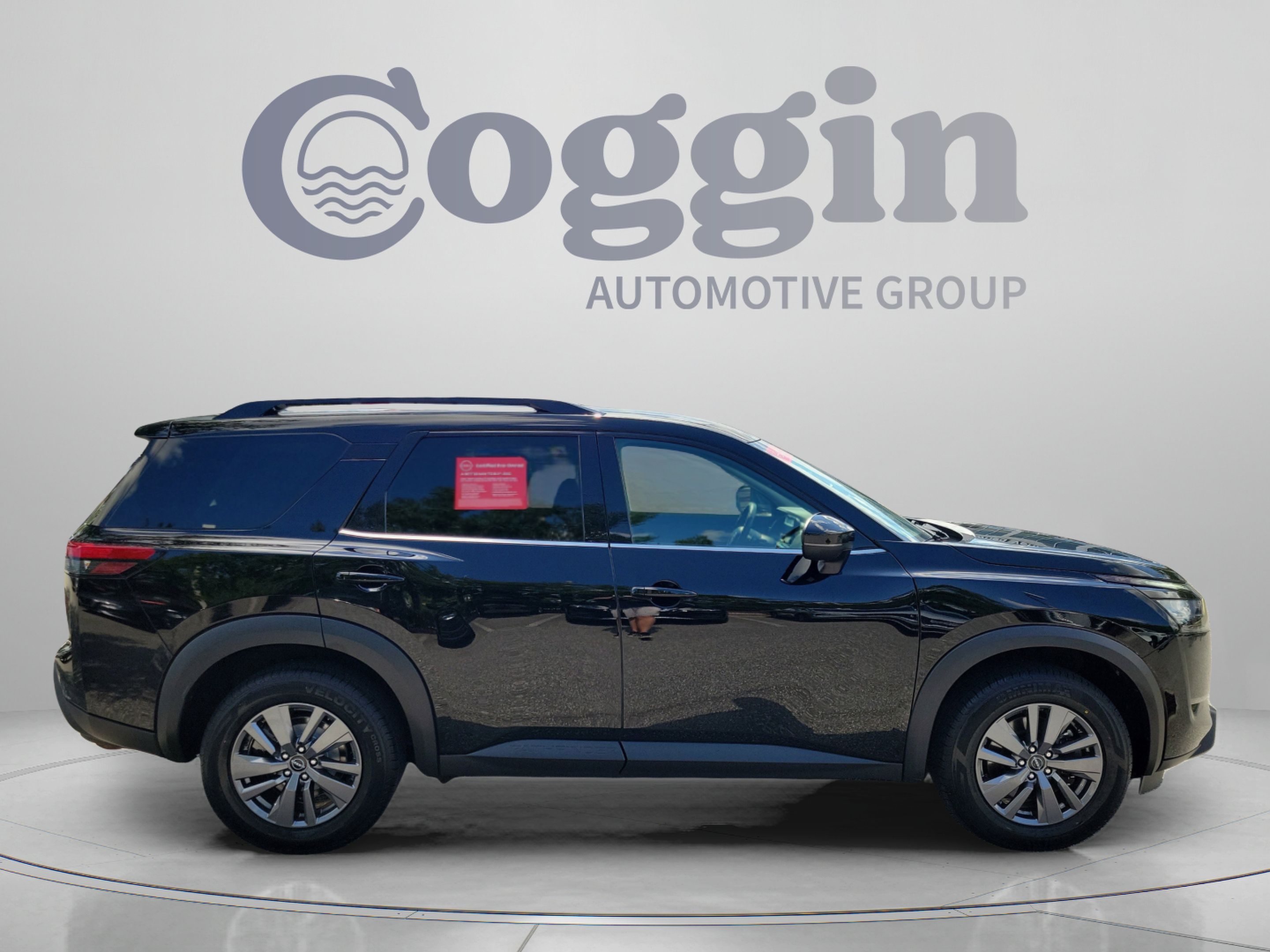 Certified 2024 Nissan Pathfinder SV FWD image 4