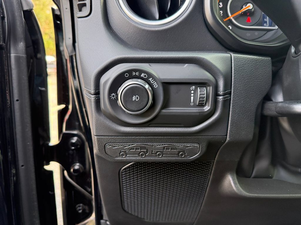 New 2025 Jeep Wrangler Unlimited Sahara AWD/4WD image 29