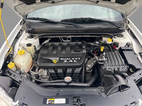 Used 2014 Dodge Avenger SE FWD image 22