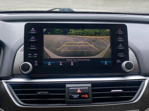 Used 2018 Honda Accord EX image 28