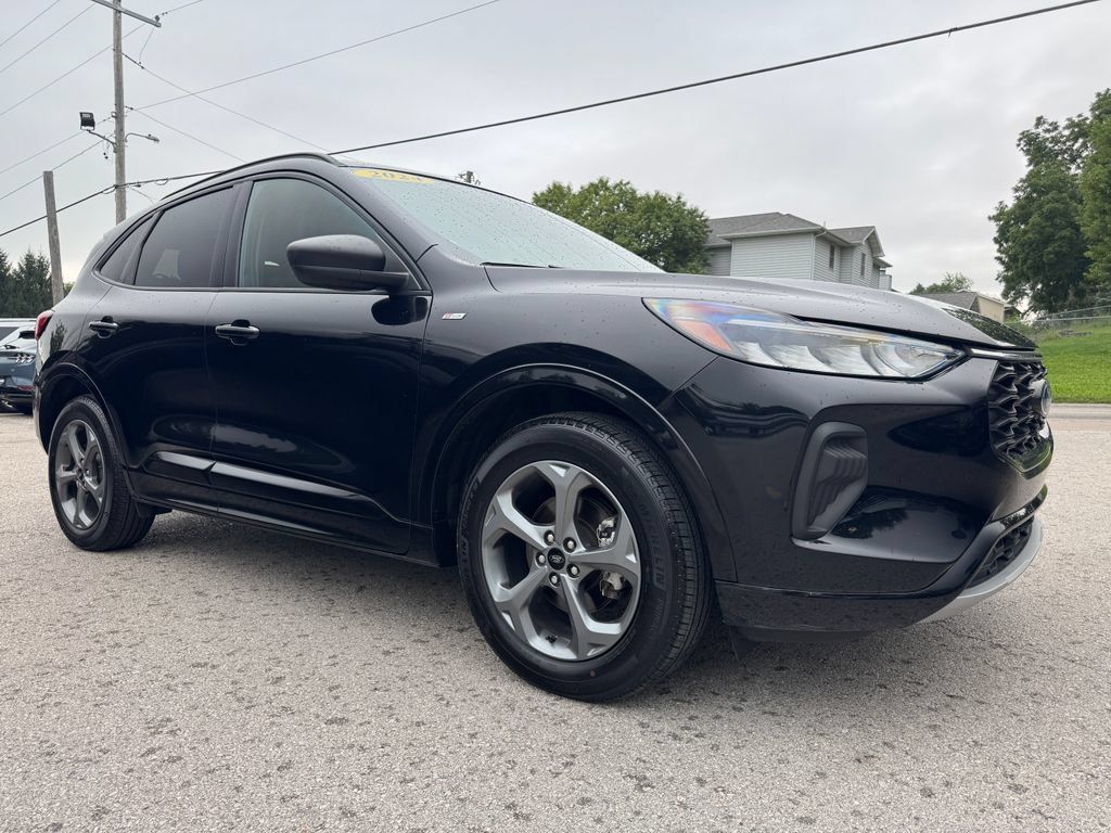 Used 2024 Ford Escape ST-Line w/ Tech Pack #1 AWD/4WD image 3
