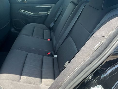 Used 2025 Nissan Altima 2.5 SV FWD image 16