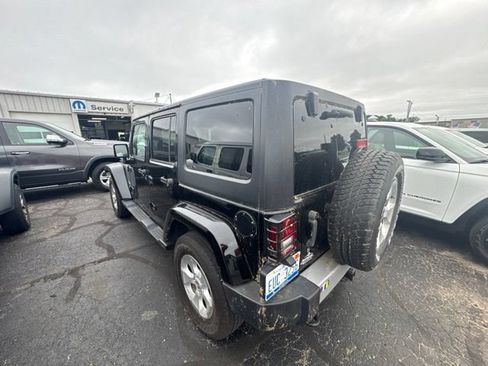 Used 2015 Jeep Wrangler Unlimited Sahara w/ Connectivity Group AWD/4WD image 3
