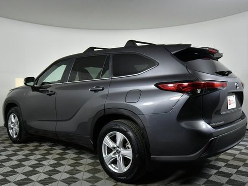 Used 2023 Toyota Highlander LE image 14