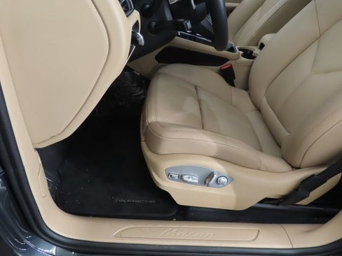Certified 2026 Porsche Macan AWD/4WD image 40