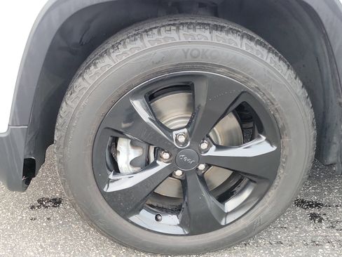 Used 2017 Jeep Cherokee Altitude image 25