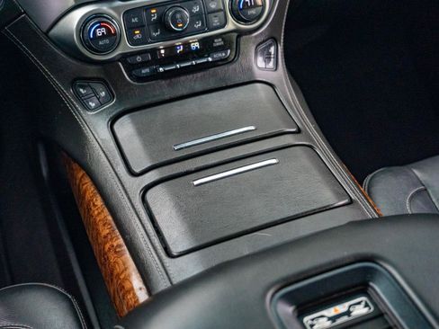 Used 2020 Chevrolet Suburban Premier AWD/4WD image 23