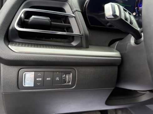 Used 2025 Chevrolet Traverse LT w/ Sun and Wheel Package image 28