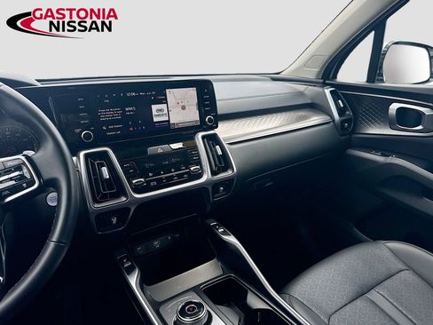 Used 2023 Kia Sorento EX AWD/4WD image 32