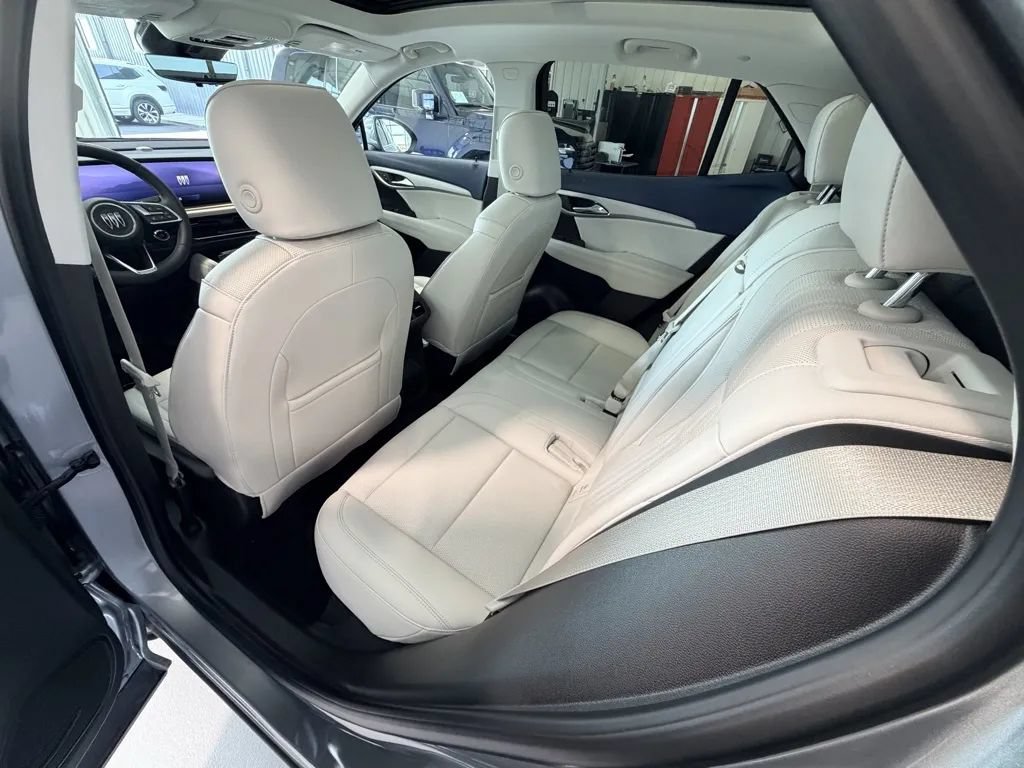 Used 2025 Buick Envision Avenir AWD/4WD image 14