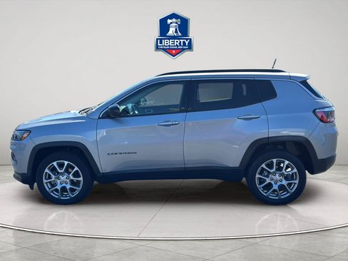 Certified 2022 Jeep Compass Latitude AWD/4WD image 5